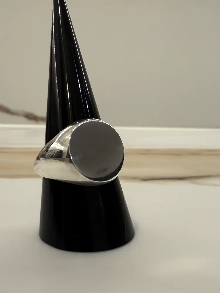 Round Signet Ring (I (15.3 mm diameter))