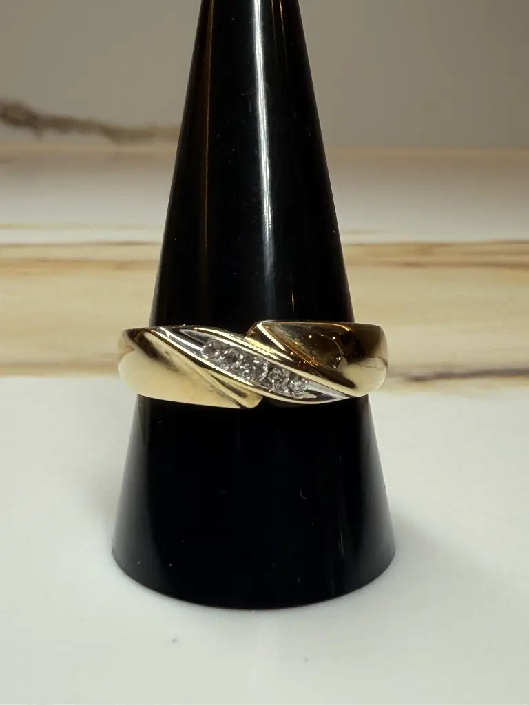 5 Diamond Solid 9ct Gold Ring (I (15.3 mm diameter))