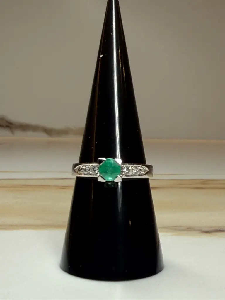 0.5 Carat Emerald & Diamond Ring in 14ct White Gold (I (15.3 mm diameter))